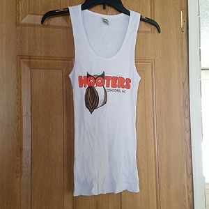 Hooters tank top